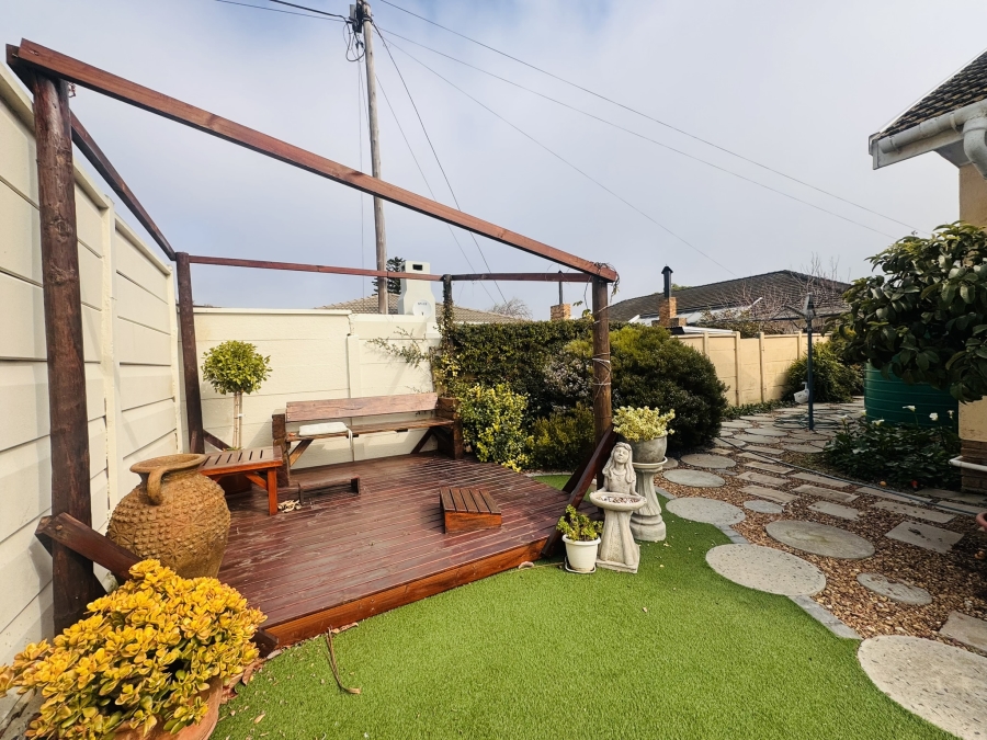 To Let 4 Bedroom Property for Rent in Goedehoop Western Cape